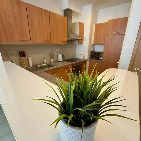 Spacious Soho Gem - Center - Free Parking شقة