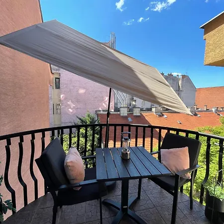 Spacious Soho Gem - Center - Free Parking Appartement *