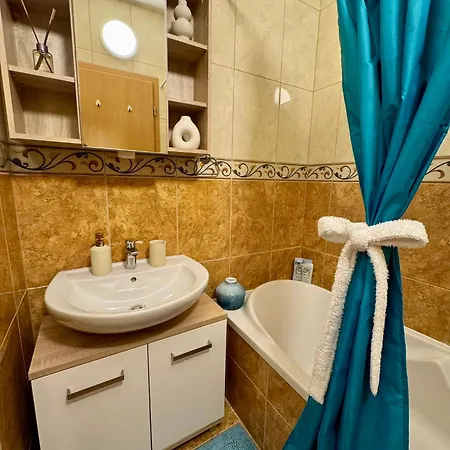 Spacious Soho Gem - Center - Free Parking *