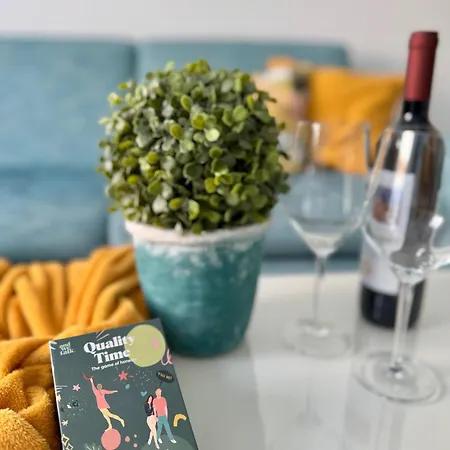 Spacious Soho Gem - Center - Free Parking *