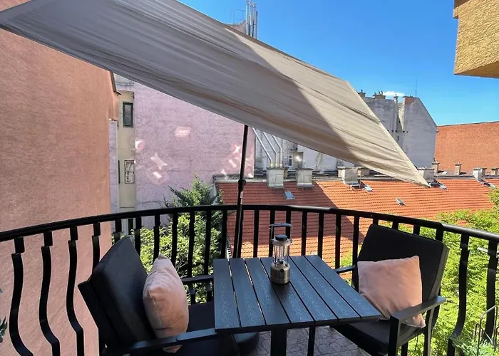 Spacious Soho Gem - Center - Free Parking شقة *
