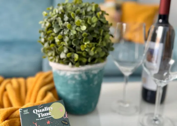 Spacious Soho Gem - Center - Free Parking *