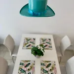 Spacious Soho Gem - Center - Free Parking Apartment *