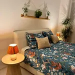 Spacious Soho Gem - Center - Free Parking Apartment Budapest