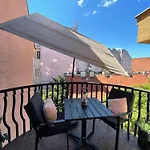 Spacious Soho Gem - Center - Free Parking Apartment *