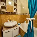 Spacious Soho Gem - Center - Free Parking *